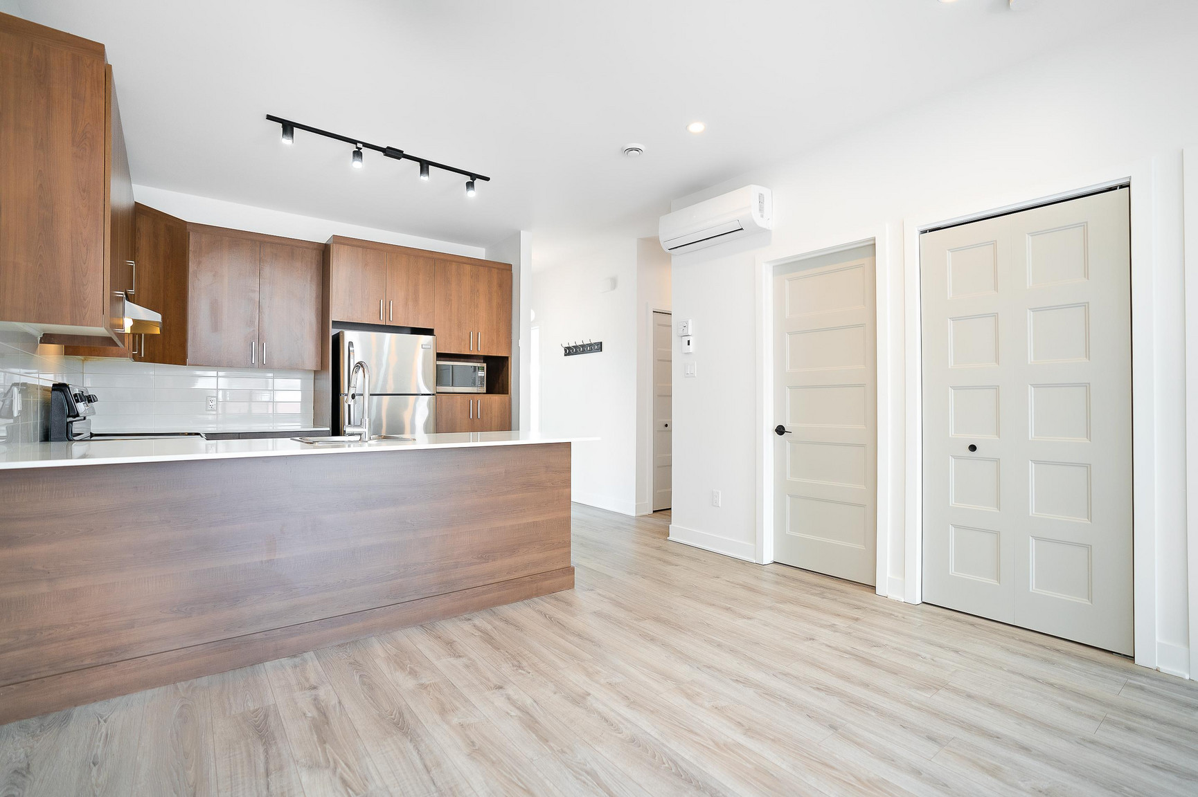 575 Courcelle St - Photo 5