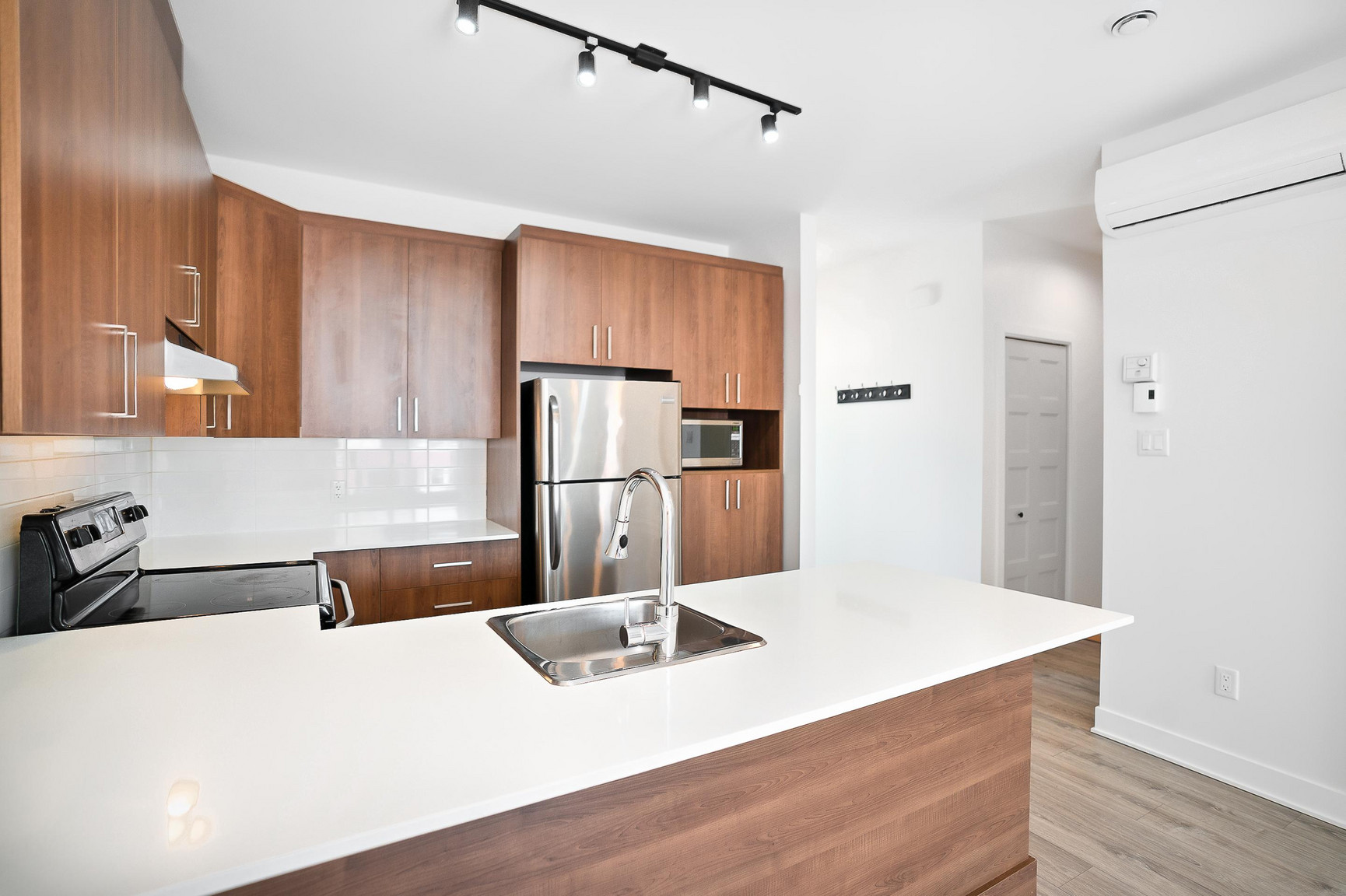 575 Courcelle St - Photo 6