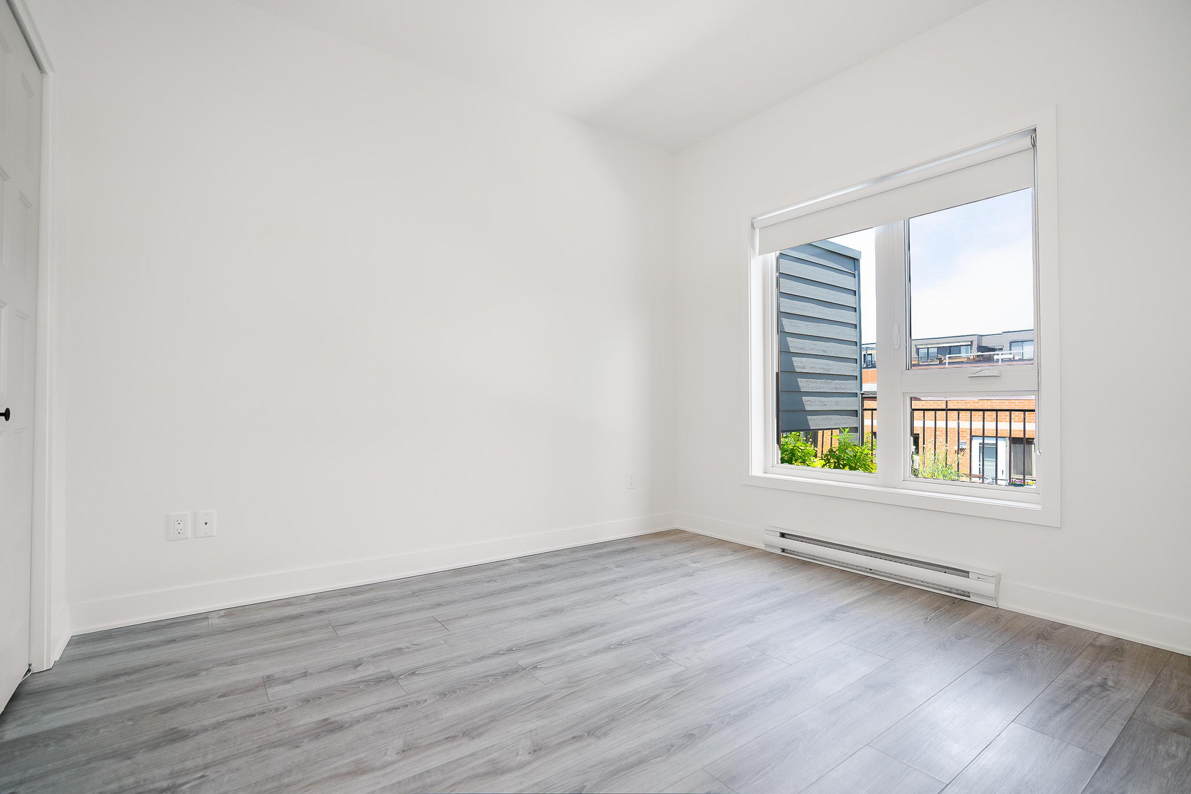 575 Courcelle St - Photo 15