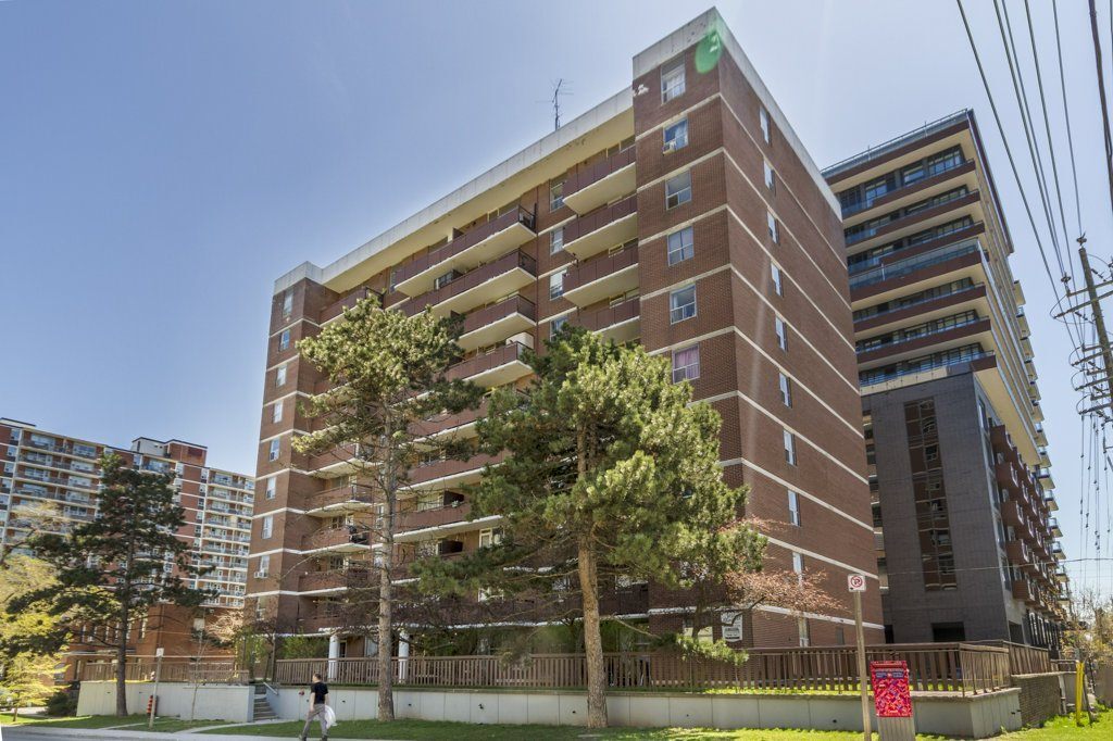 20 Elizabeth Street N - Photo 12