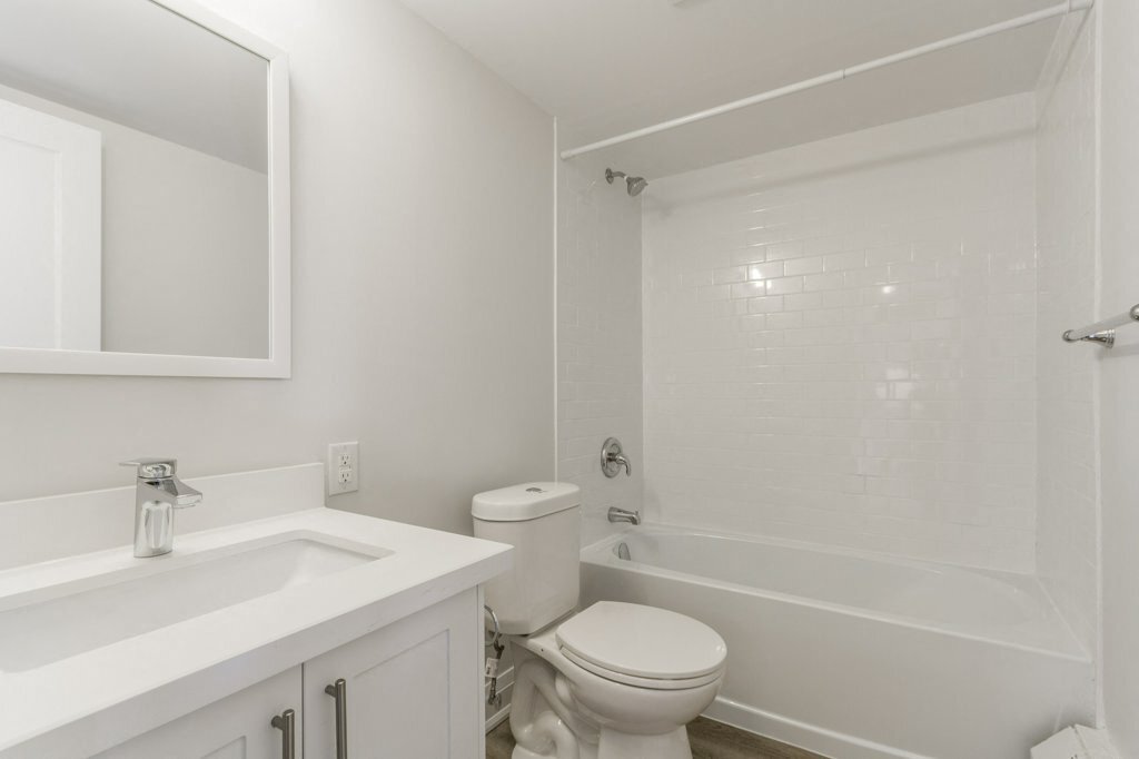 20 Elizabeth Street N - Photo 7