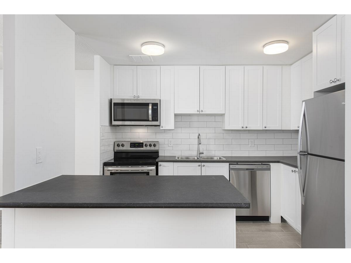 7110 Darcel Avenue - Photo 4