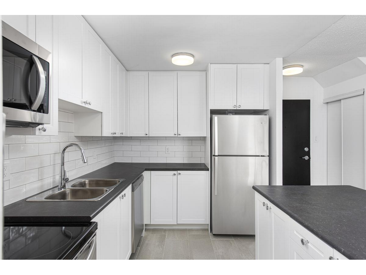 7110 Darcel Avenue - Photo 5