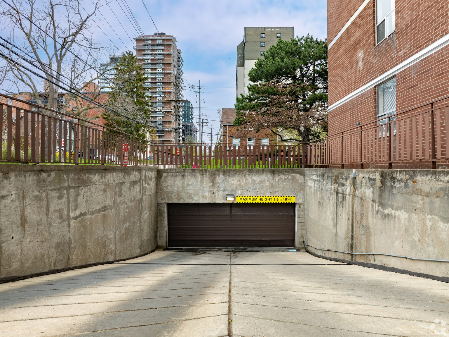 20 Elizabeth Street N - Photo 10