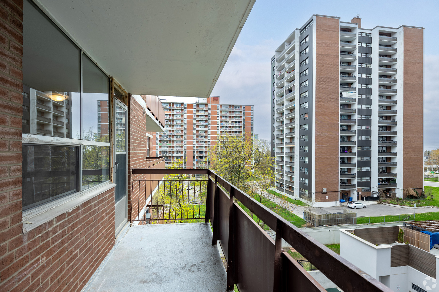 20 Elizabeth Street N - Photo 8