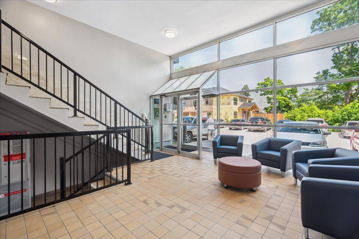 435 Grey Street - Photo 9