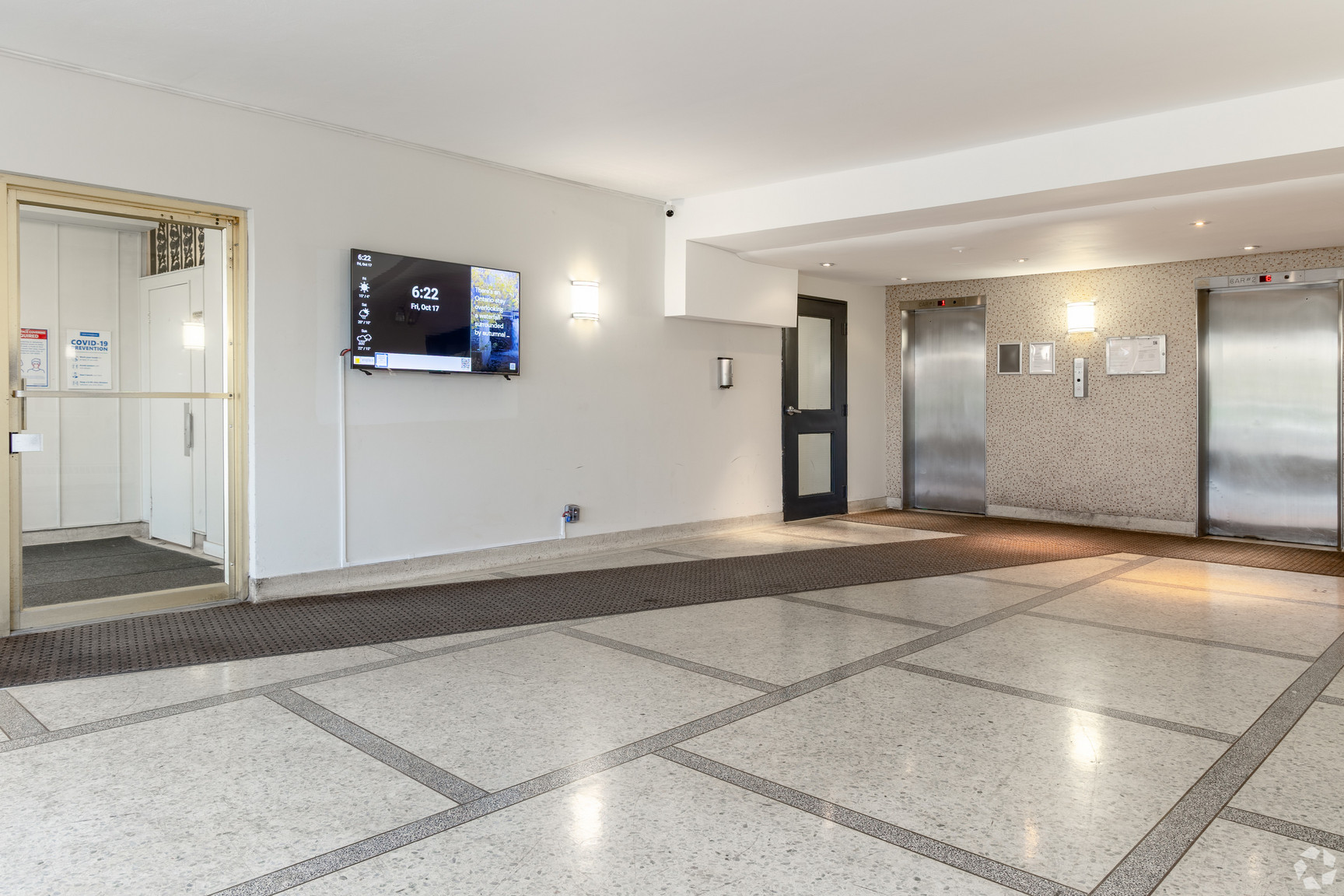 1640 Lawrence Avenue West - Photo 11