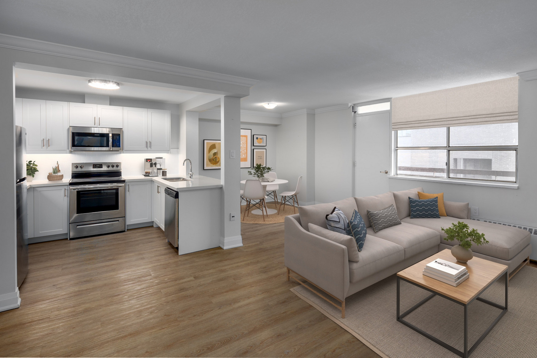 20 Elizabeth Street N - Photo 2
