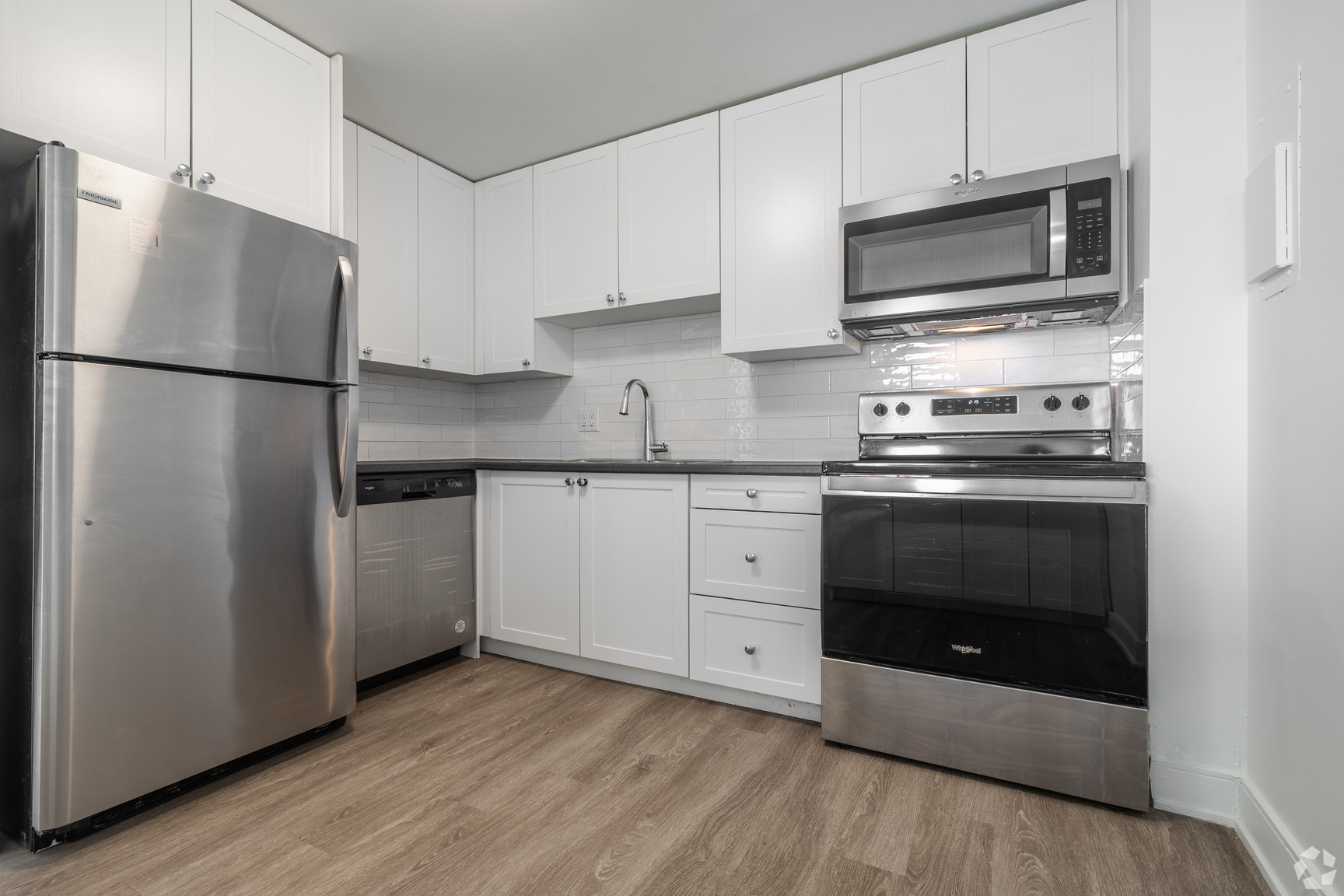 2920 Fairlea Crescent - Photo 4