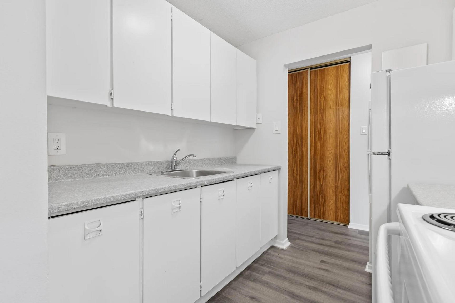 1551 Lycee Place - Photo 4