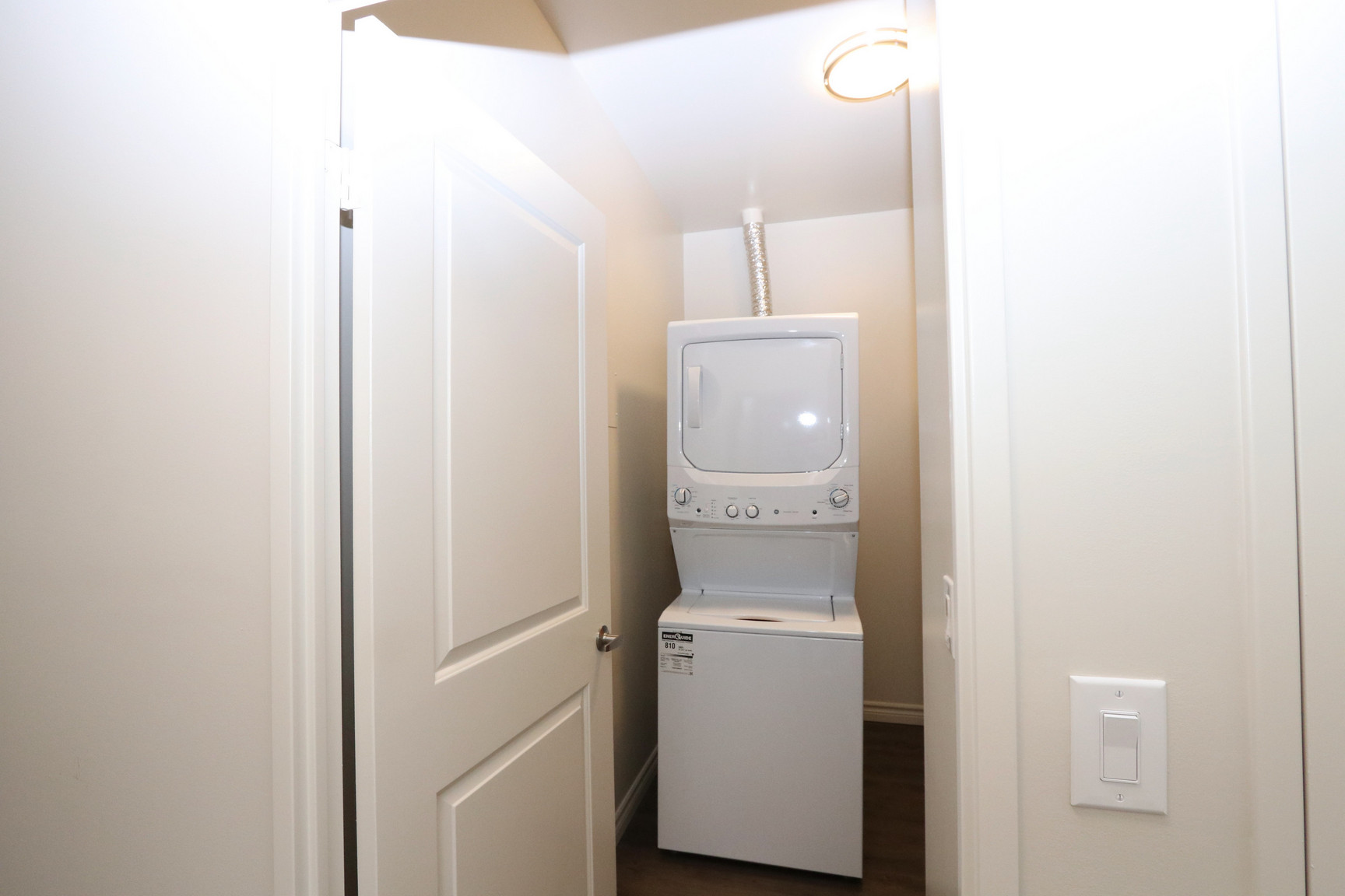 Opus Apartments - Photo 14