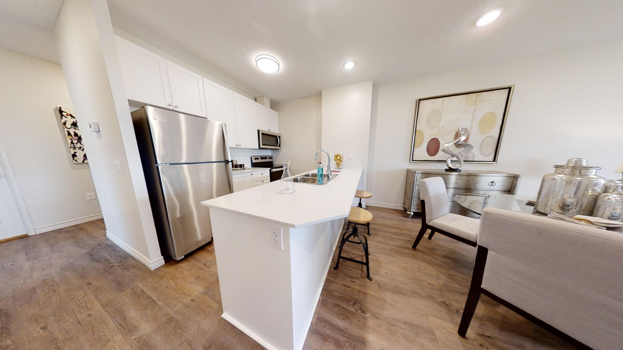 Encore Apartments - Photo 3