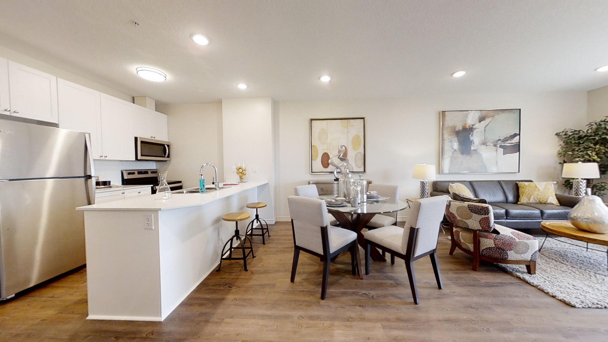 Encore Apartments - Photo 4