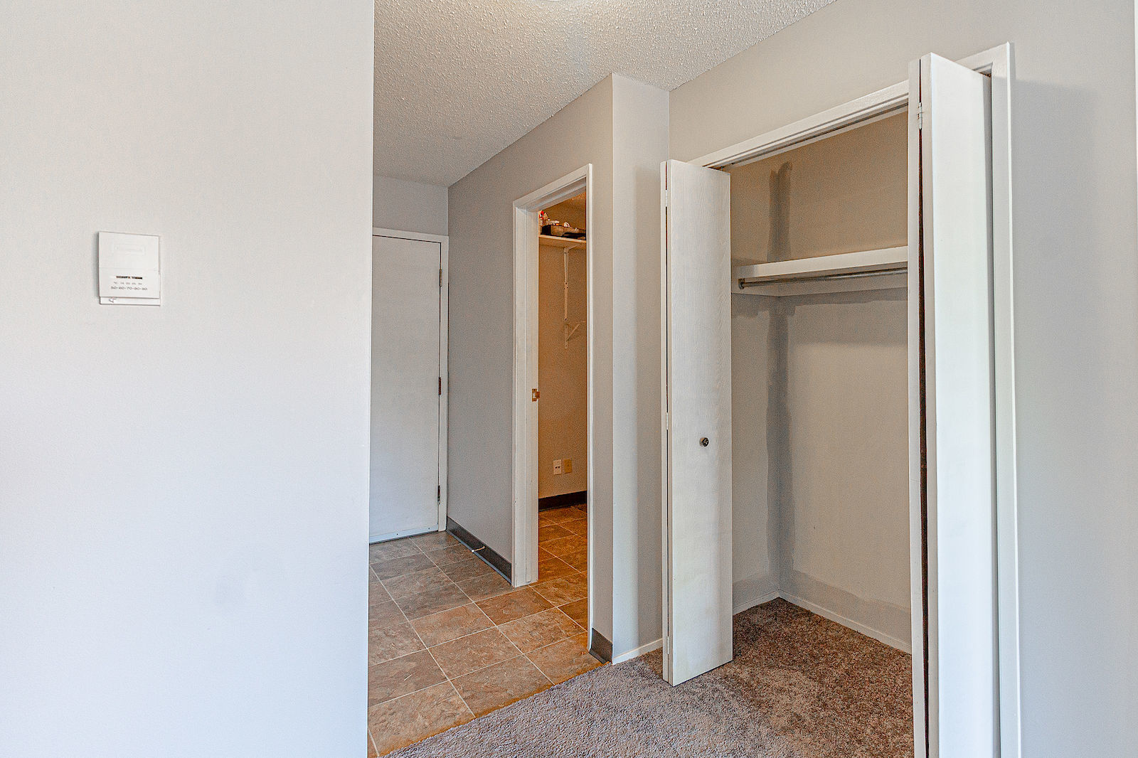NEW LUXURY FLOORING! Sunnyside 3 Bedroom/1 Bathroom Walking Distance to Memorial! - Photo 2