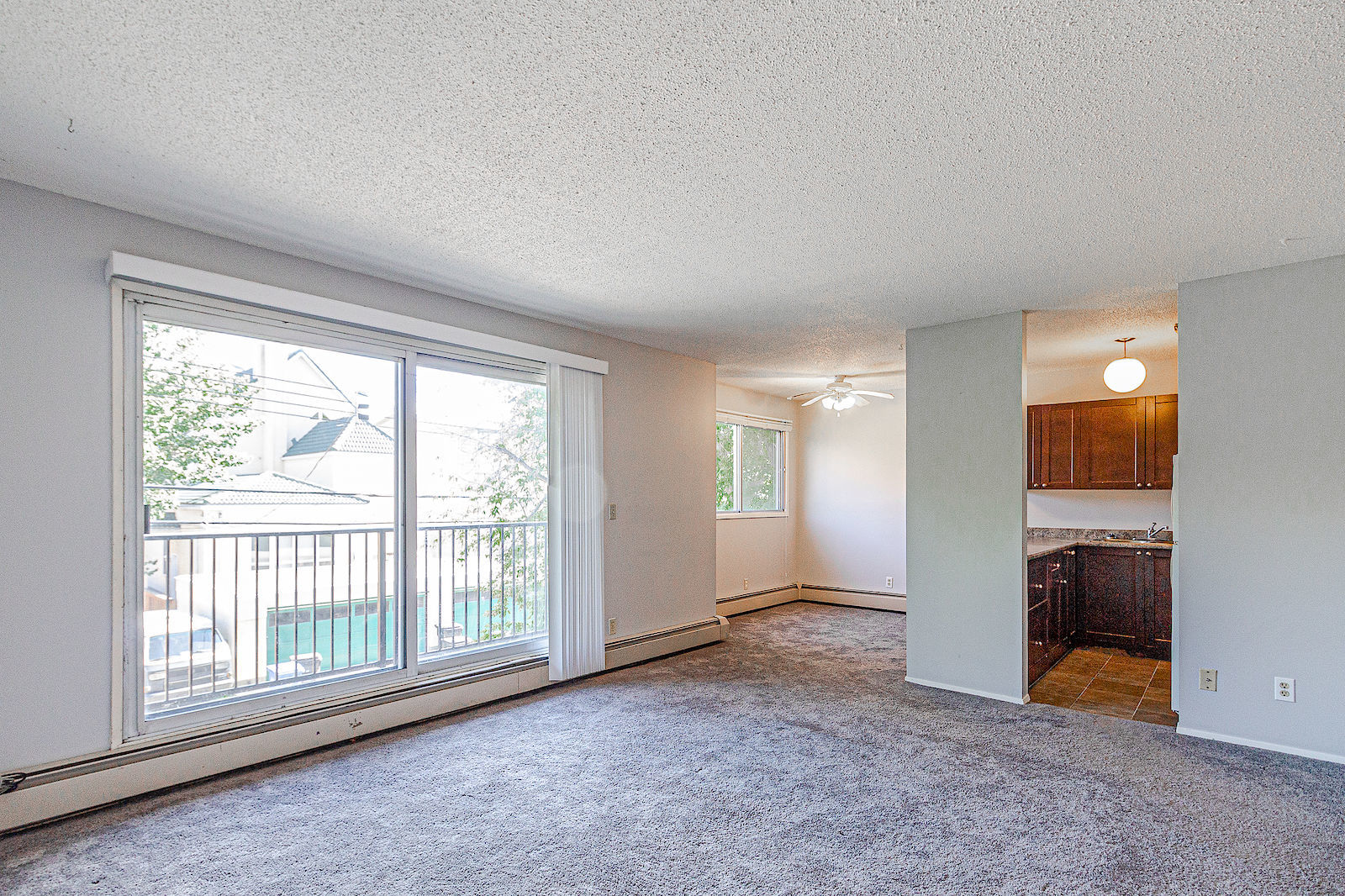 NEW LUXURY FLOORING! Sunnyside 3 Bedroom/1 Bathroom Walking Distance to Memorial! - Photo 4