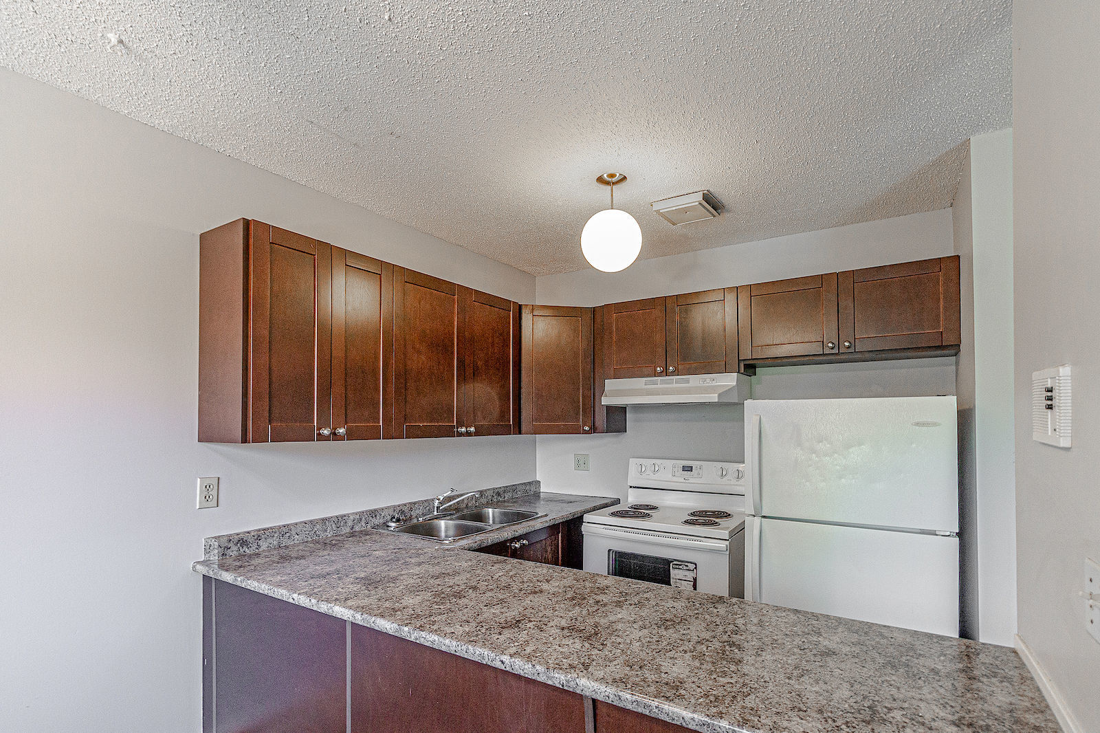 NEW LUXURY FLOORING! Sunnyside 3 Bedroom/1 Bathroom Walking Distance to Memorial! - Photo 6