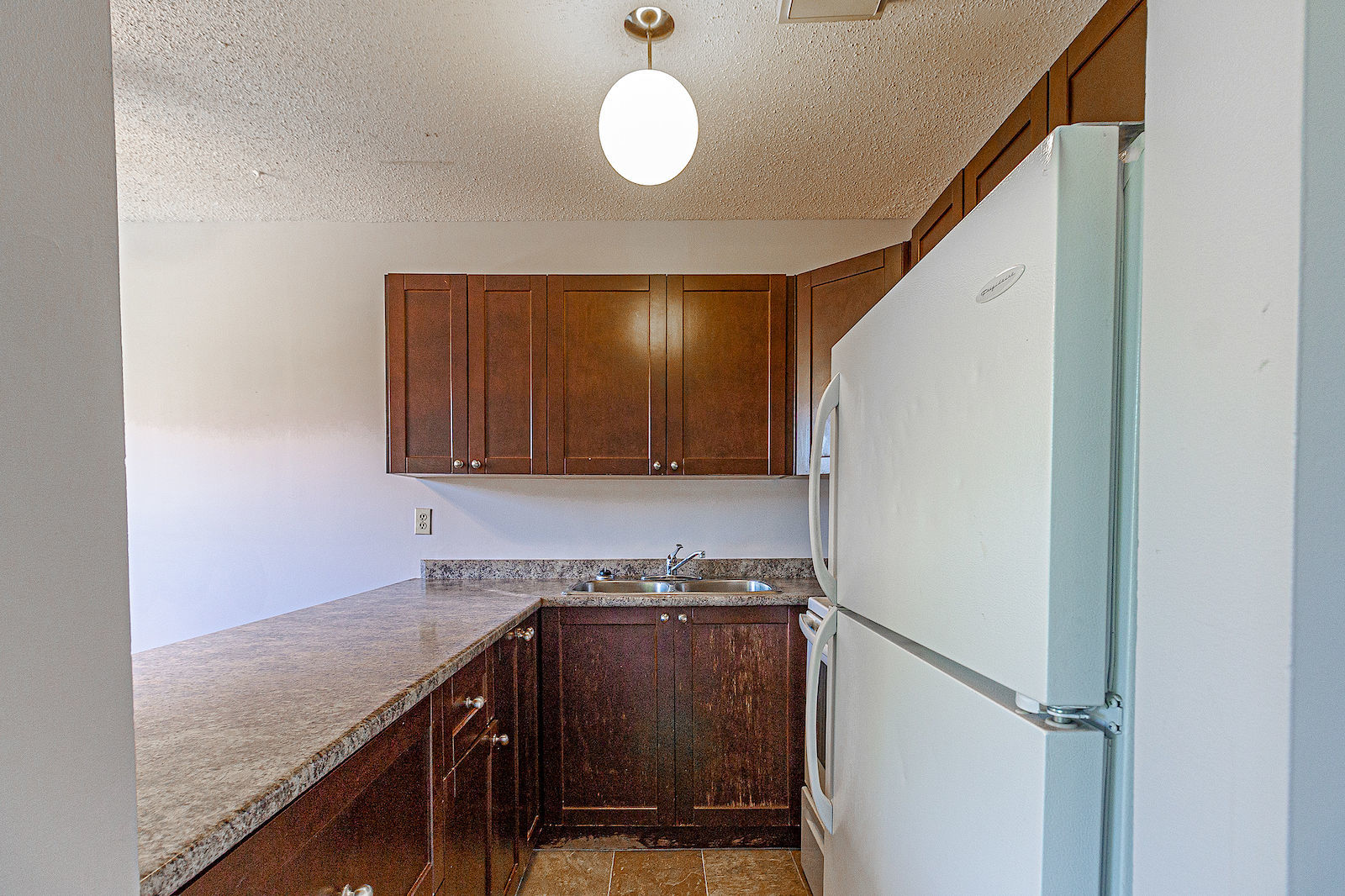 NEW LUXURY FLOORING! Sunnyside 3 Bedroom/1 Bathroom Walking Distance to Memorial! - Photo 7