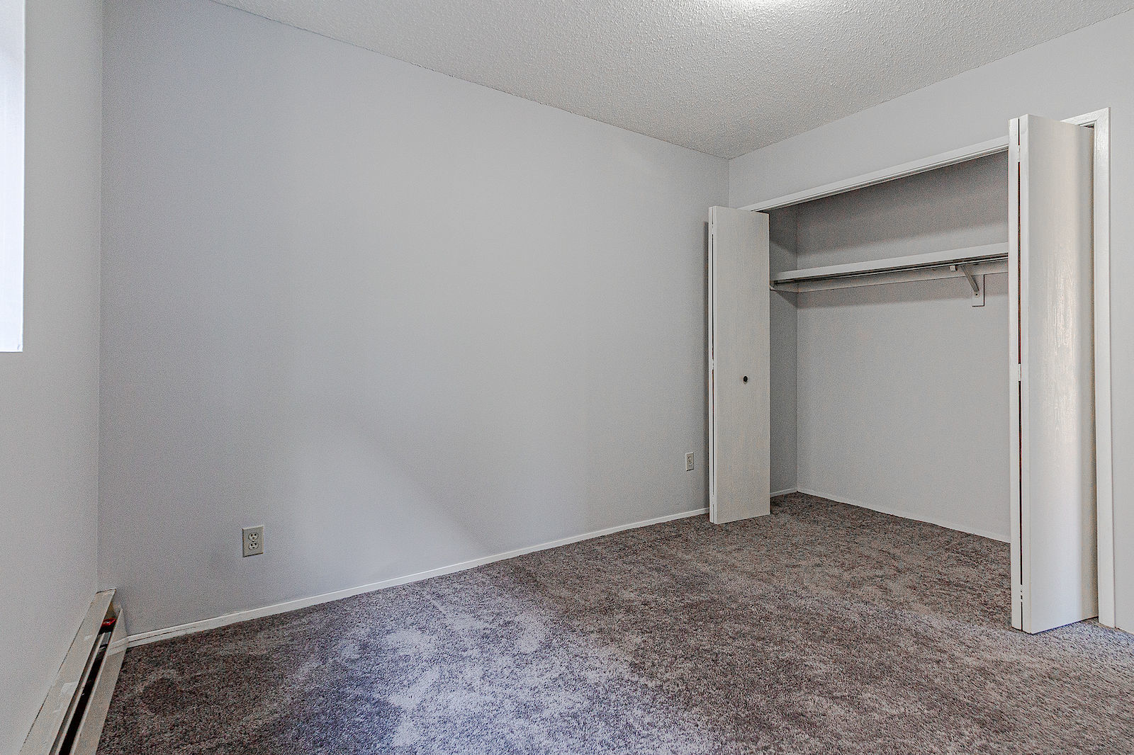 NEW LUXURY FLOORING! Sunnyside 3 Bedroom/1 Bathroom Walking Distance to Memorial! - Photo 9