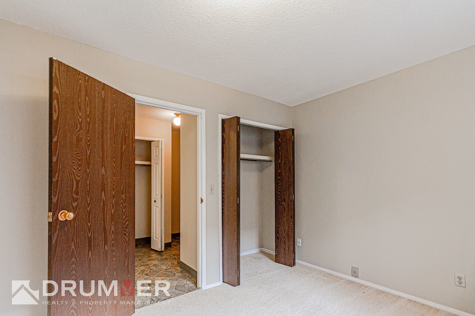 NEW LUXURY FLOORING! Sunnyside 2 Bedroom w/ Spacious Layout & the Best Location!   - Photo 34