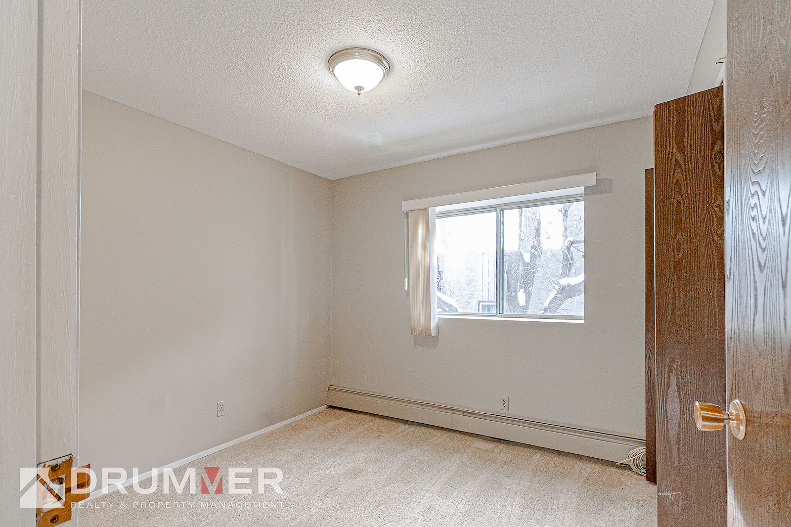 NEW LUXURY FLOORING! Sunnyside 2 Bedroom w/ Spacious Layout & the Best Location!   - Photo 32