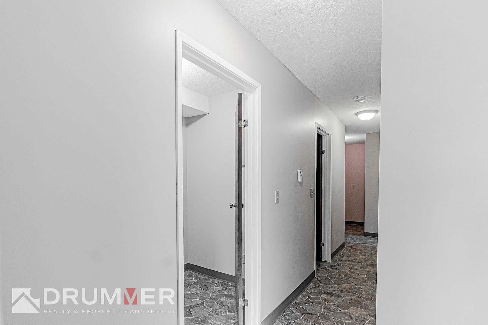 NEW LUXURY FLOORING! Sunnyside 2 Bedroom w/ Spacious Layout & the Best Location!   - Photo 28