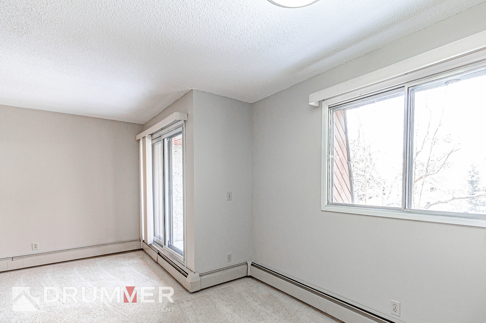 NEW LUXURY FLOORING! Sunnyside 2 Bedroom w/ Spacious Layout & the Best Location!   - Photo 14