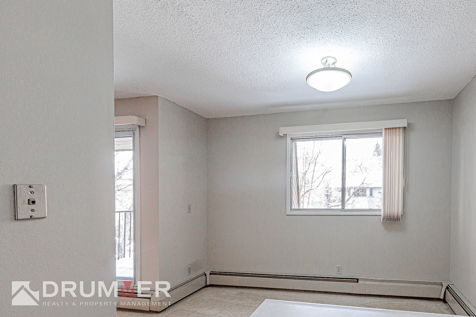 NEW LUXURY FLOORING! Sunnyside 2 Bedroom w/ Spacious Layout & the Best Location!   - Photo 8
