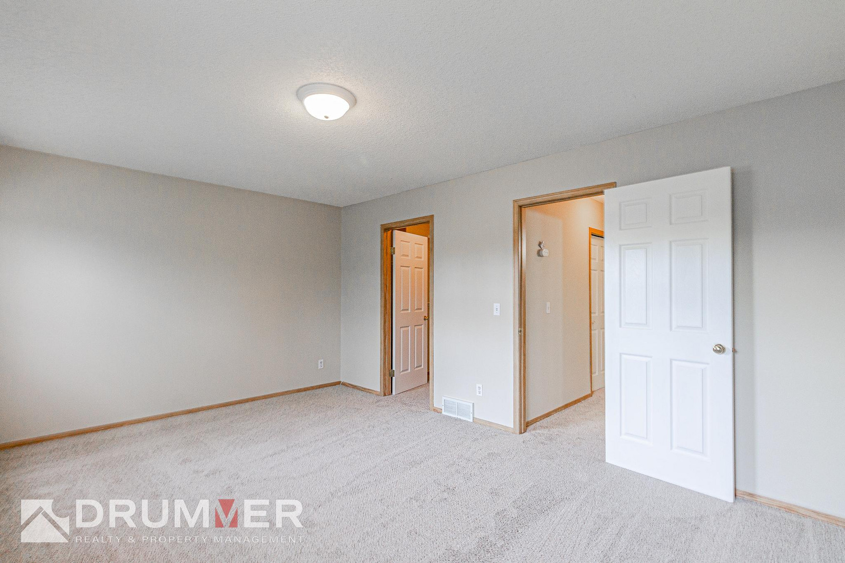 Stunning 2 Bedroom + Den Townhouse w/ Single Car Garage in Country Hills!  - Photo 41