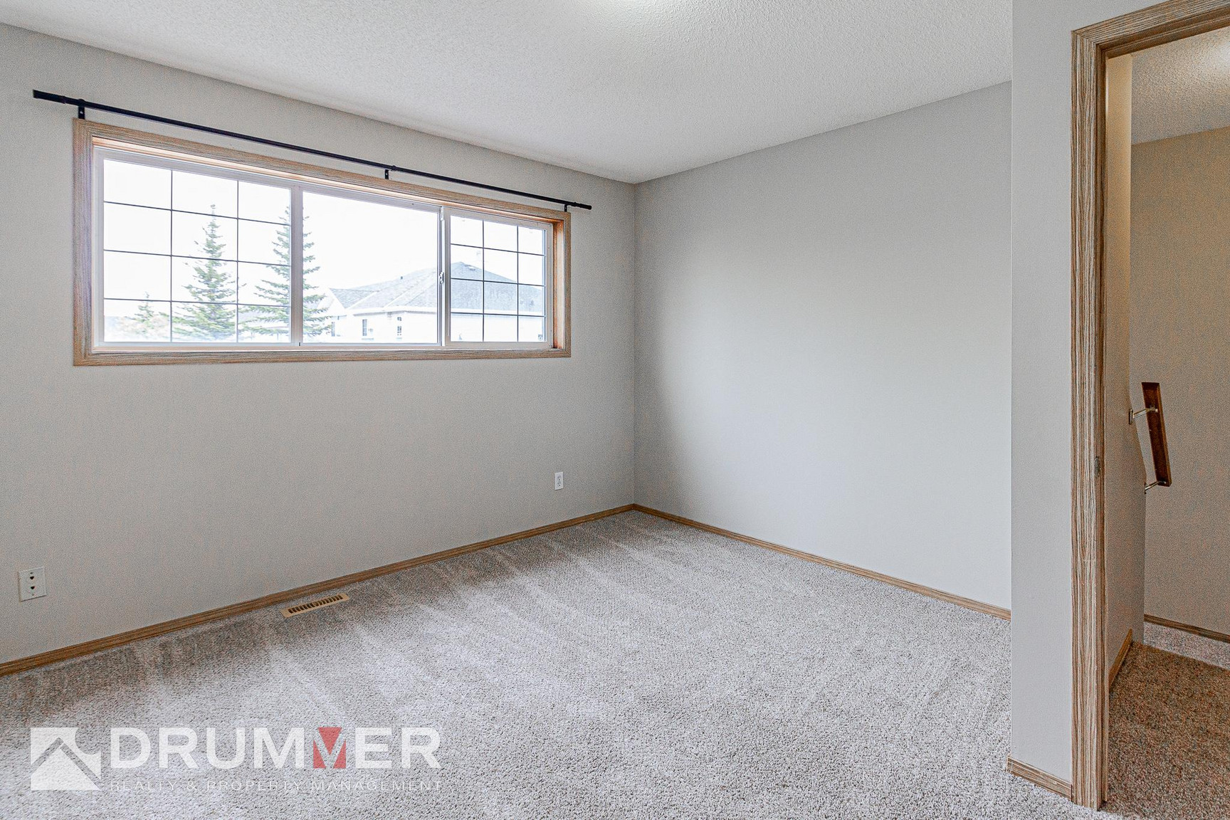 Stunning 2 Bedroom + Den Townhouse w/ Single Car Garage in Country Hills!  - Photo 35