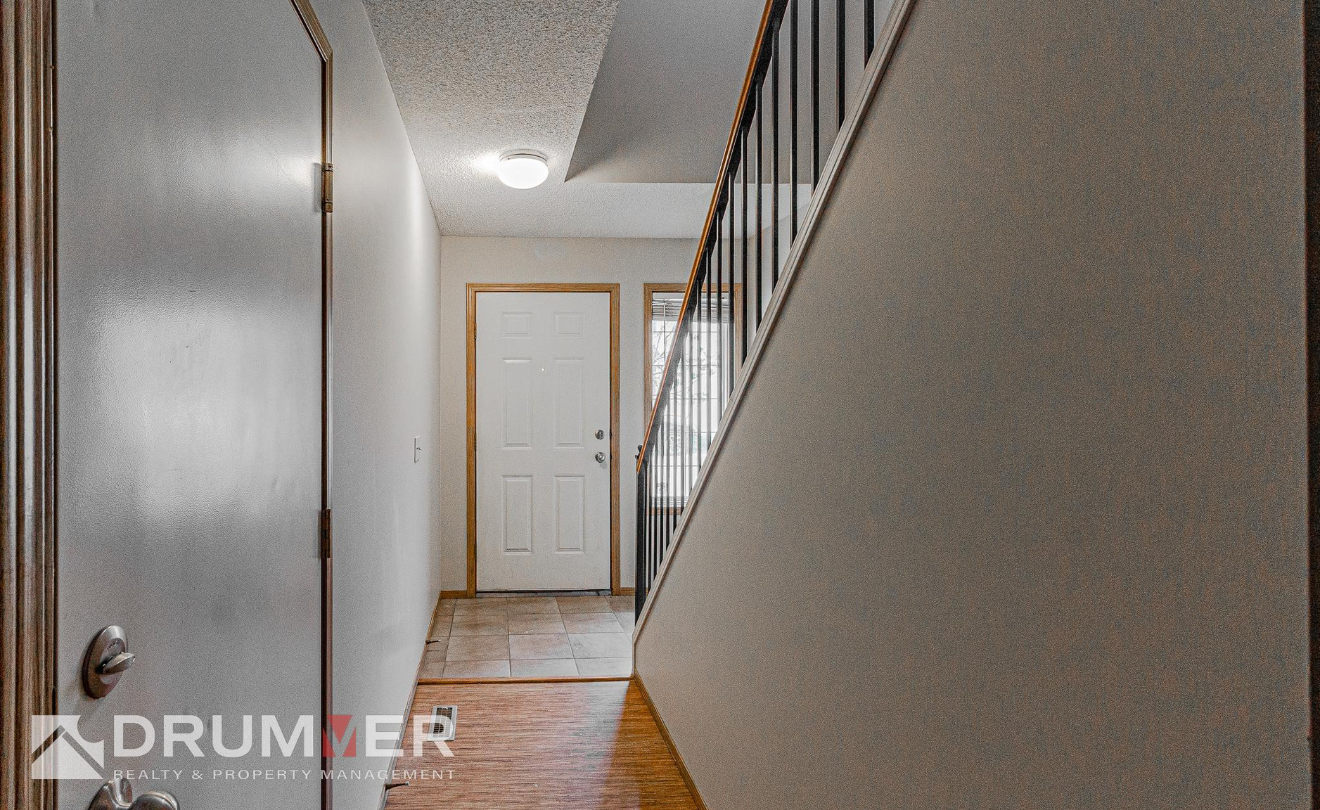 Stunning 2 Bedroom + Den Townhouse w/ Single Car Garage in Country Hills!  - Photo 25