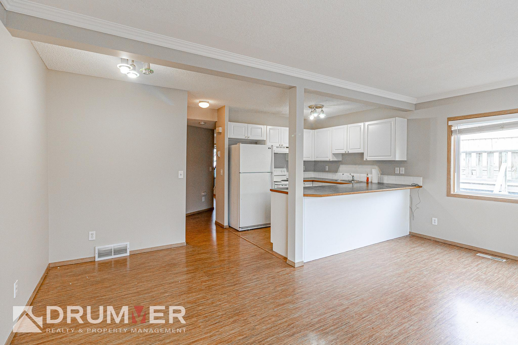 Stunning 2 Bedroom + Den Townhouse w/ Single Car Garage in Country Hills!  - Photo 21