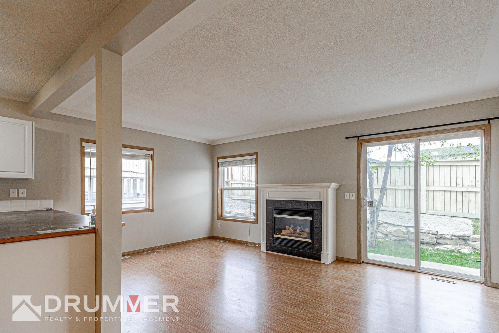 Stunning 2 Bedroom + Den Townhouse w/ Single Car Garage in Country Hills!  - Photo 19