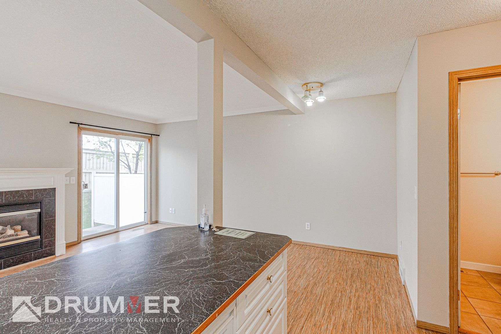 Stunning 2 Bedroom + Den Townhouse w/ Single Car Garage in Country Hills!  - Photo 15