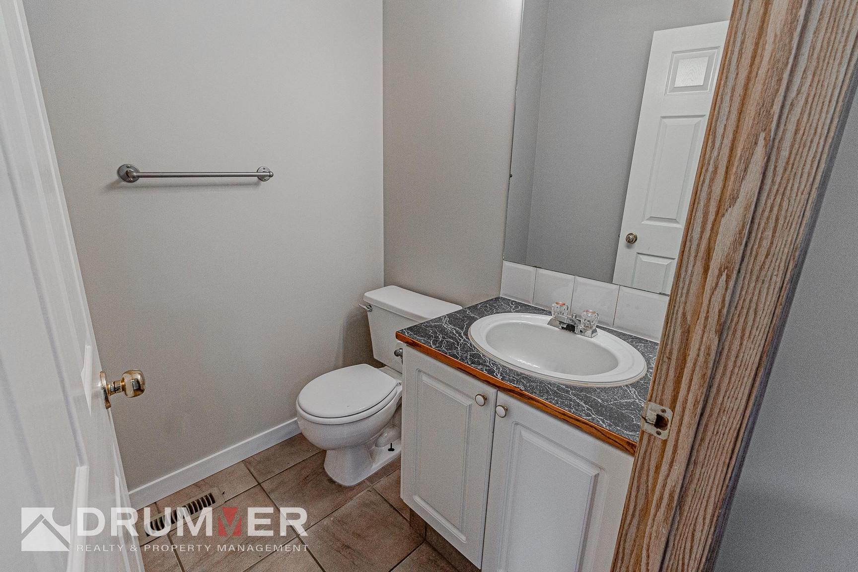 Stunning 2 Bedroom + Den Townhouse w/ Single Car Garage in Country Hills!  - Photo 13