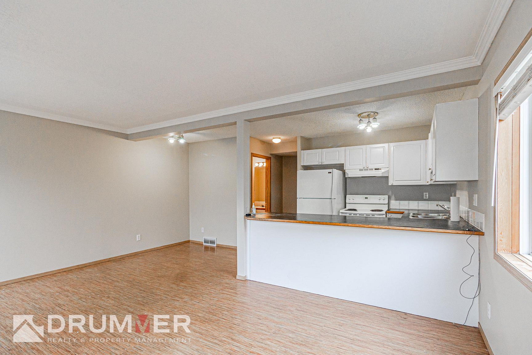 Stunning 2 Bedroom + Den Townhouse w/ Single Car Garage in Country Hills!  - Photo 7