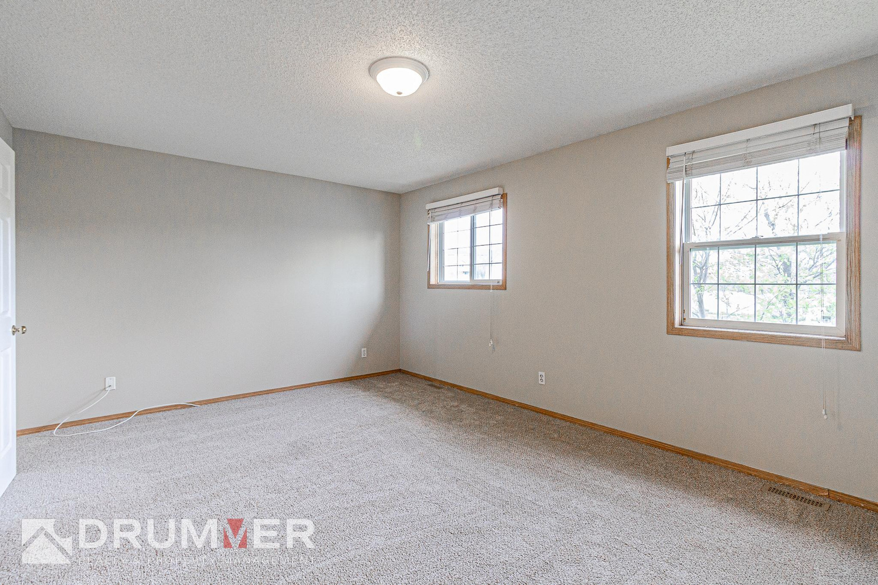 Stunning 2 Bedroom + Den Townhouse w/ Single Car Garage in Country Hills!  - Photo 9