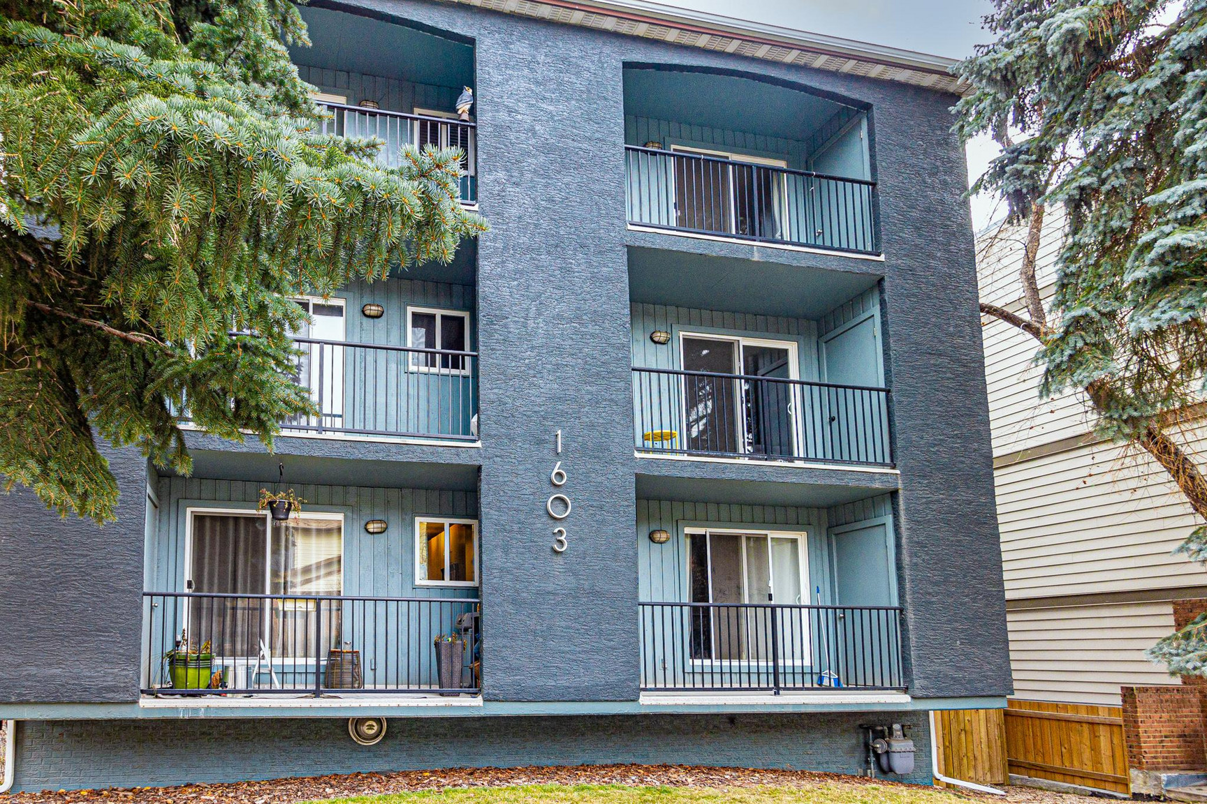 Charming 1 Bedroom Condo in South Calgary | Prime Inner-City Living