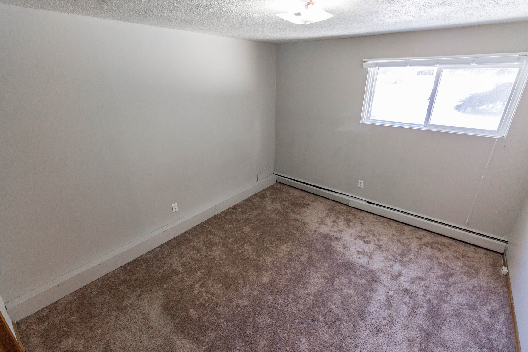 COZY 2 BED/1 BATH LOWER UNIT ACROSS FROM GOLF COURSE IN A QUIET BUILDING! - Photo 22