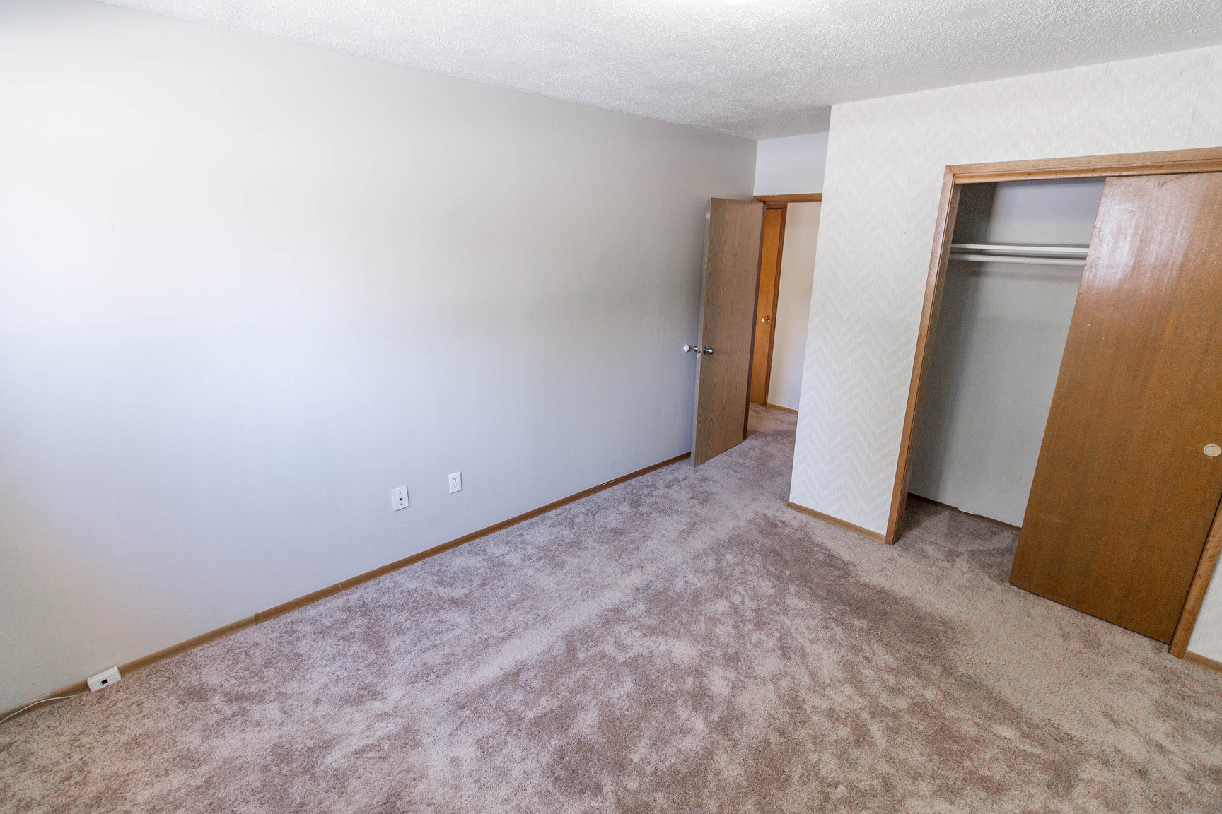 COZY 2 BED/1 BATH LOWER UNIT ACROSS FROM GOLF COURSE IN A QUIET BUILDING! - Photo 24