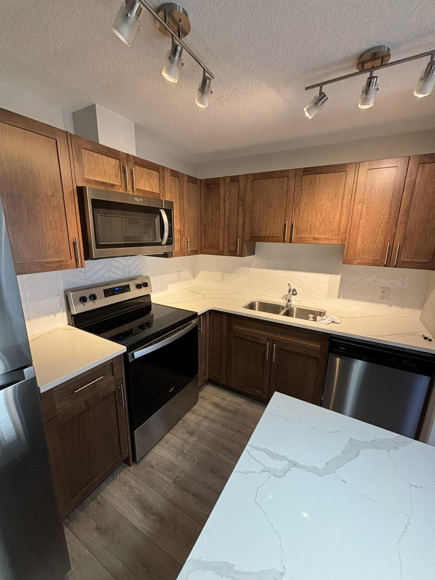 BEAUTIFUL Two Bedroom + 1 Bath Townhouse w/ A/C in Livingston!  - Photo 3