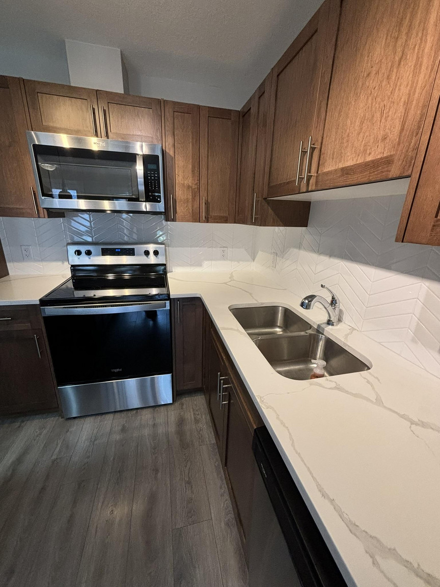 BEAUTIFUL Two Bedroom + 1 Bath Townhouse w/ A/C in Livingston!  - Photo 5