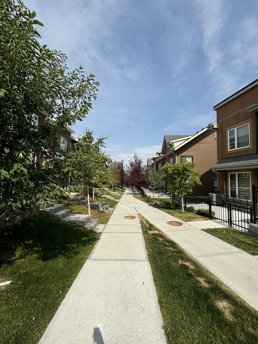 BEAUTIFUL Two Bedroom + 1 Bath Townhouse w/ A/C in Livingston!  - Photo 18