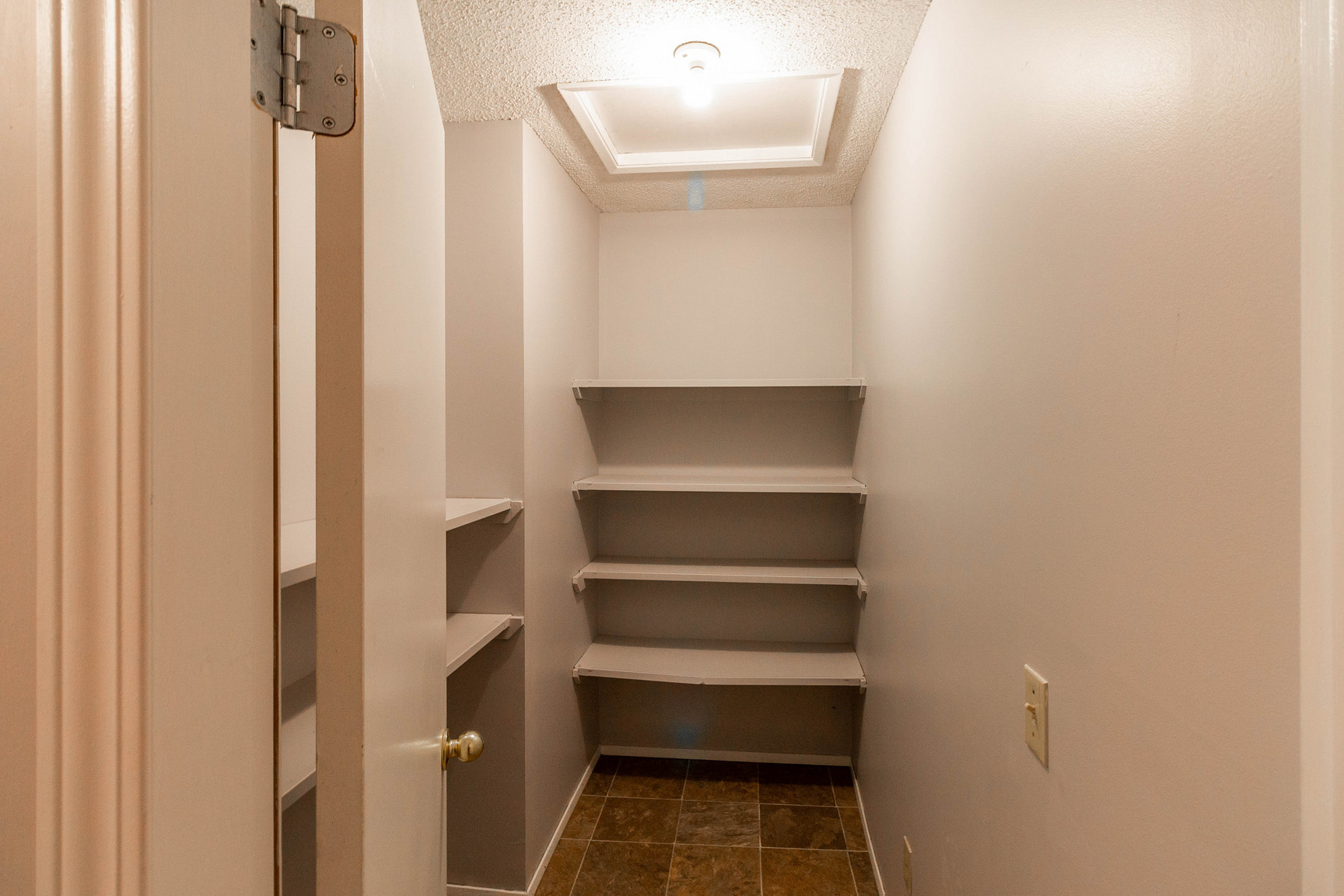 PET FRIENDLY!! 2 Bedroom Condo/Townhouse in Braeside - Available July 1st! - Photo 10