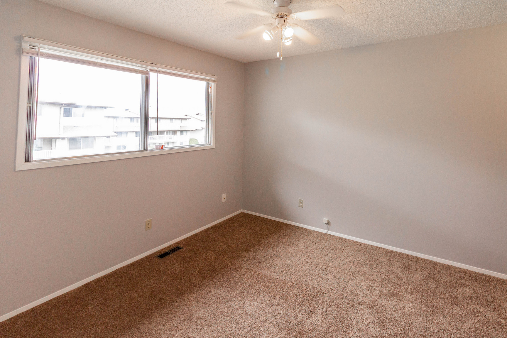 PET FRIENDLY!! 2 Bedroom Condo/Townhouse in Braeside - Available July 1st! - Photo 11