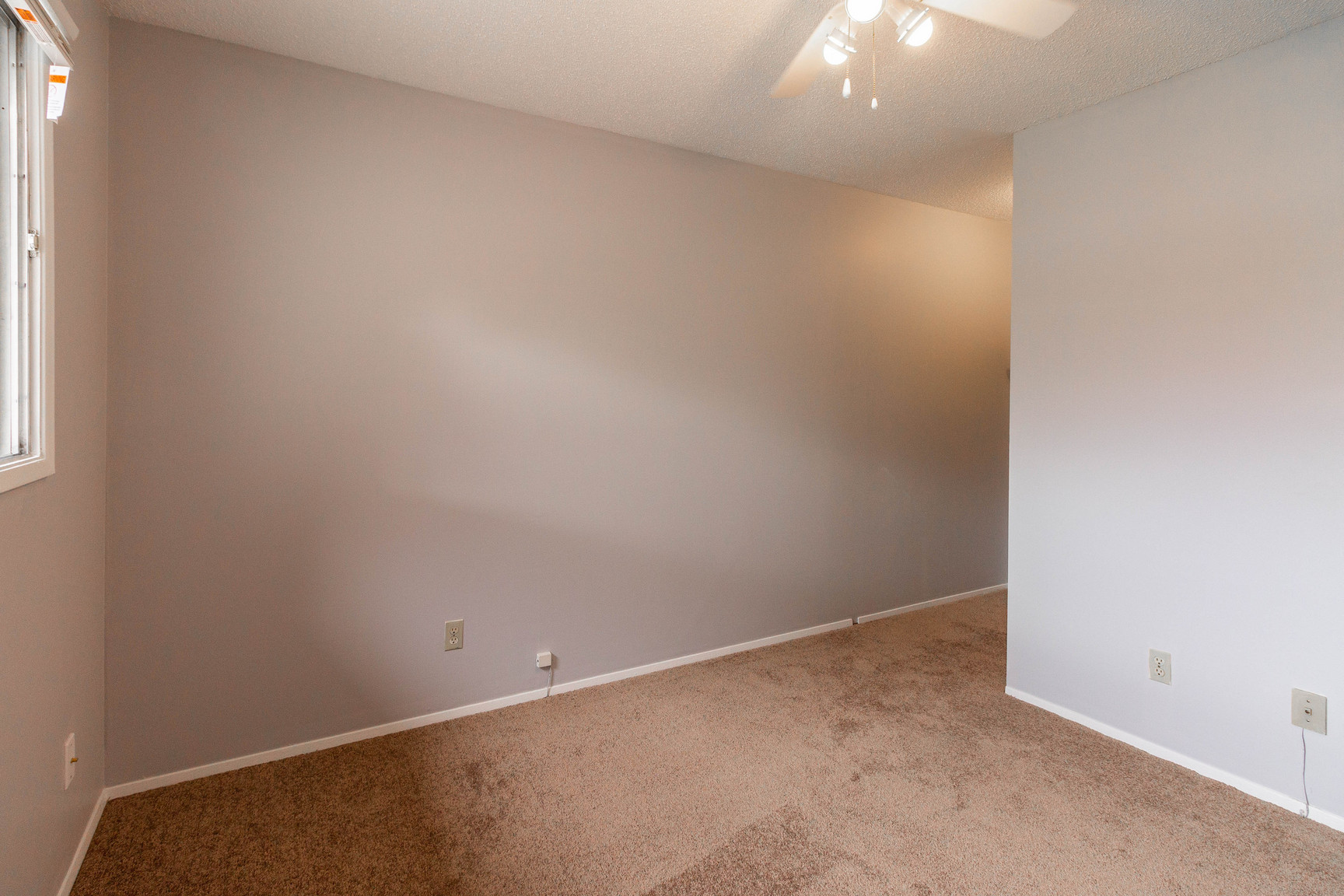 PET FRIENDLY!! 2 Bedroom Condo/Townhouse in Braeside - Available July 1st! - Photo 12