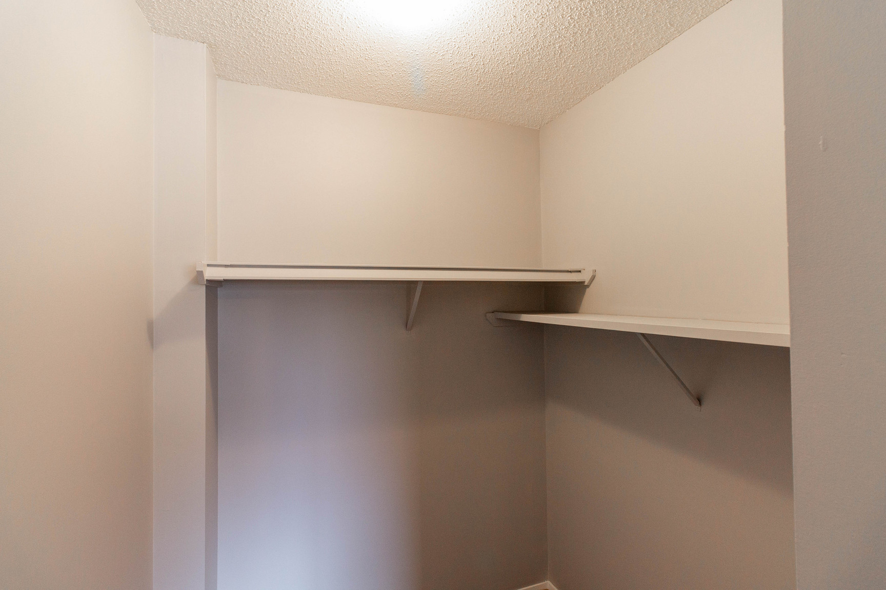 PET FRIENDLY!! 2 Bedroom Condo/Townhouse in Braeside - Available July 1st! - Photo 13