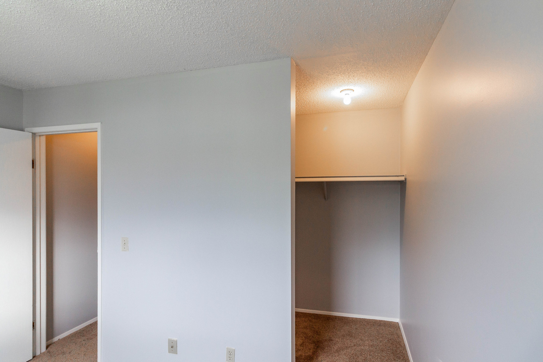 PET FRIENDLY!! 2 Bedroom Condo/Townhouse in Braeside - Available July 1st! - Photo 17