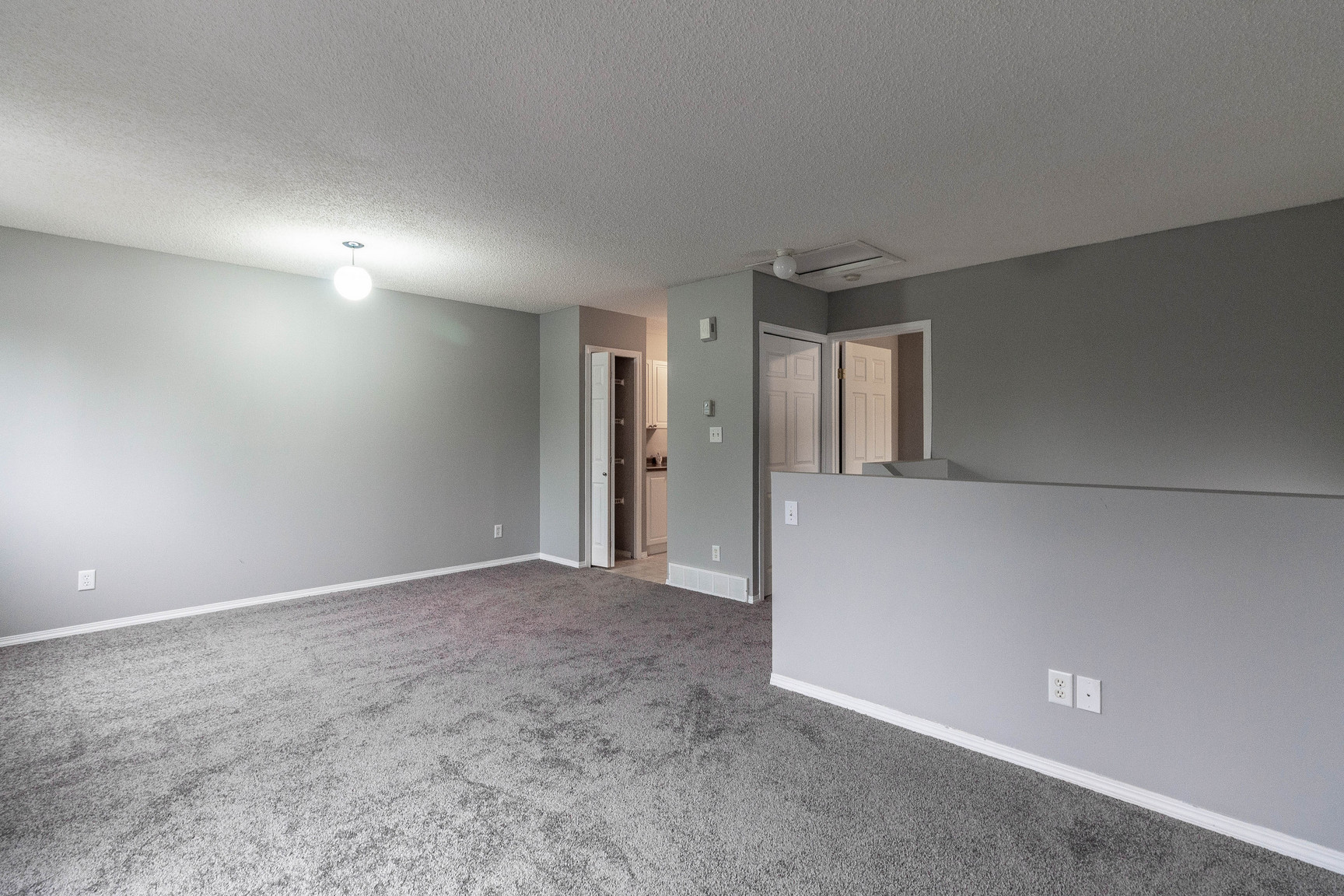 Spacious 3-Bedroom Suite in Okotoks – Bright, Comfortable Living on Oak Ave - Photo 4