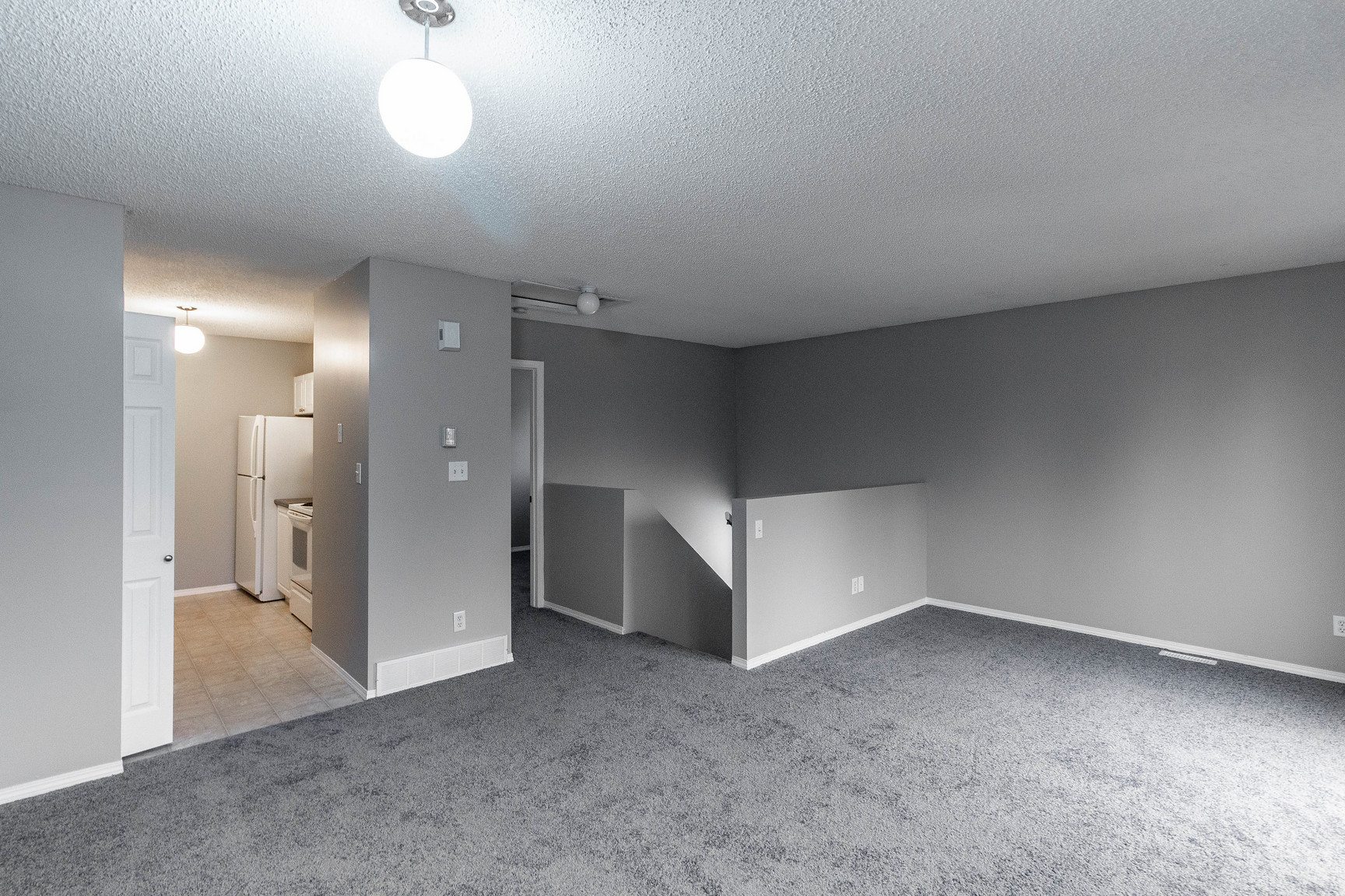 Spacious 3-Bedroom Suite in Okotoks – Bright, Comfortable Living on Oak Ave - Photo 7