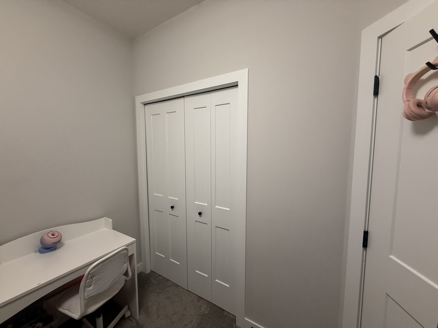 Beautiful Main Floor Condo | 2 Bedrooms + 1 Bath | Bright & Inviting Living Space - Photo 6
